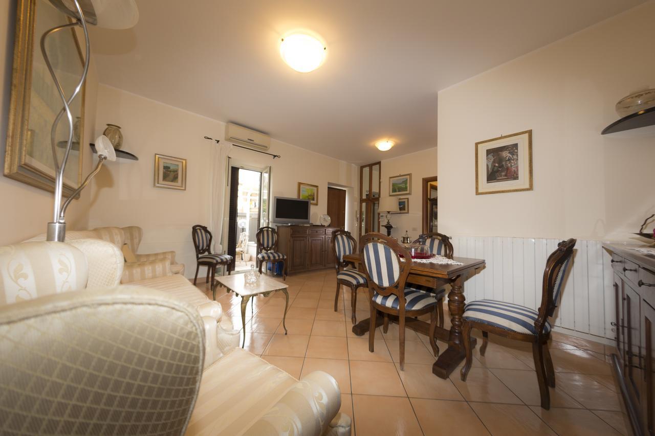 Pompei Deluxe Apartment Formia Bagian luar foto