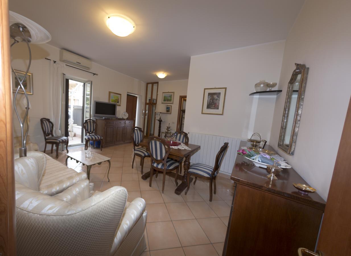 Pompei Deluxe Apartment Formia Bagian luar foto